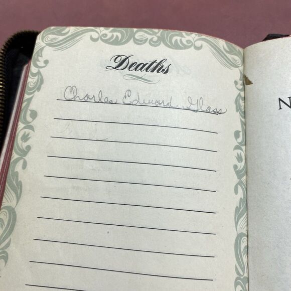 Holy Bible Illustrated King James Version World Publishing w/ Zipper Cross READ - Picture 15 of 16